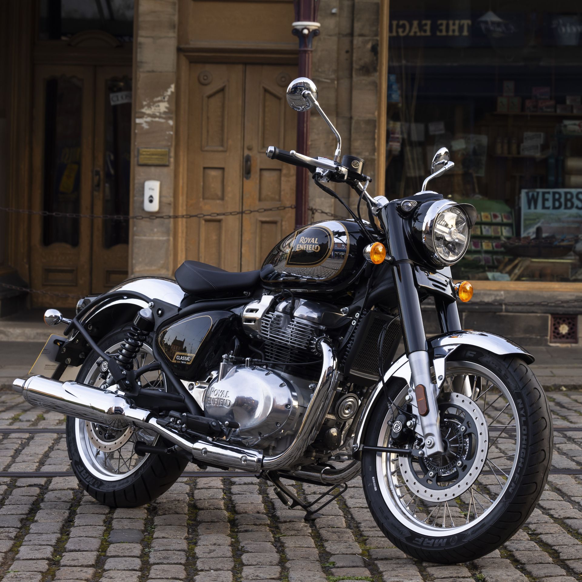 RoyalEnfield_Classic_650_feat_02.jpg