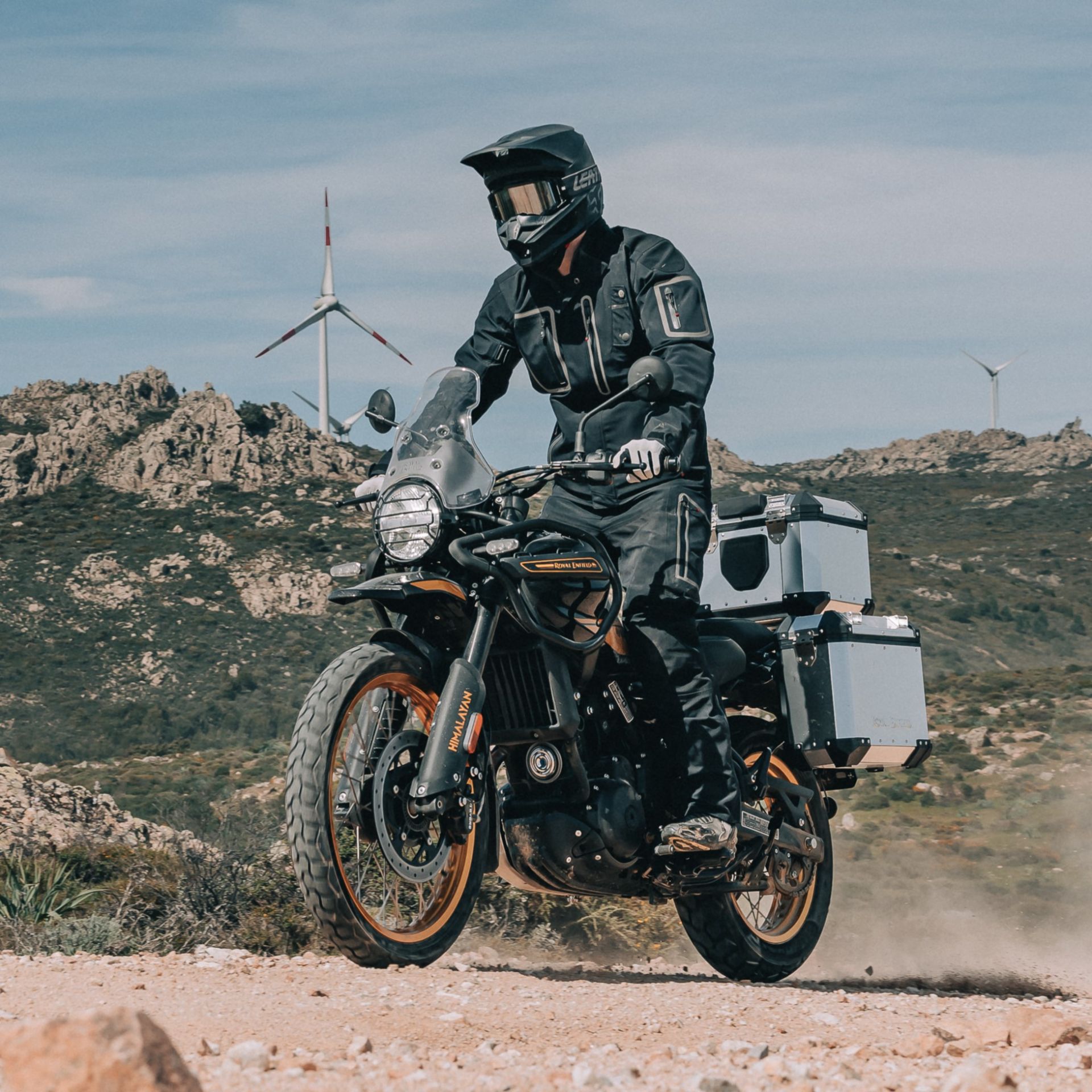 Himalayan-450-riding-03.jpg